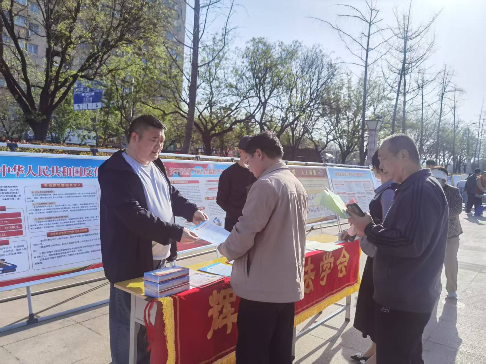新乡辉县市全国国家安全教育日宣传活动照片.jpg