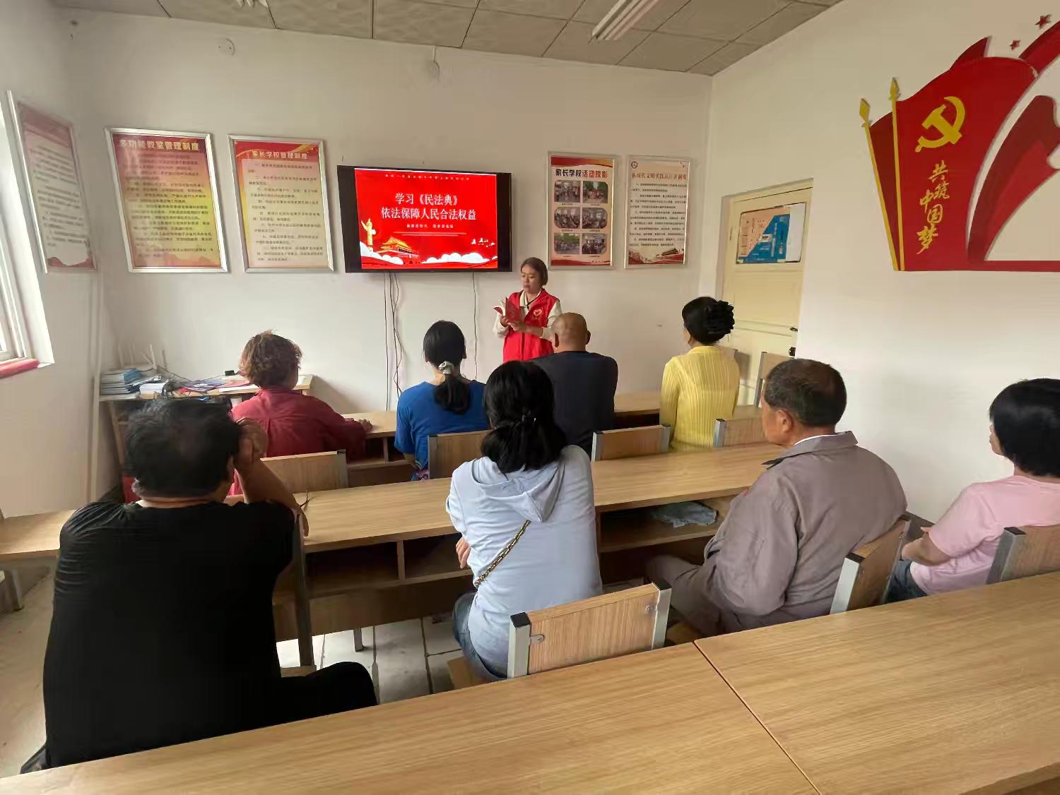 新乡市卫滨区法学会紫台社区基层服务站开展民法典宣传活动.jpg