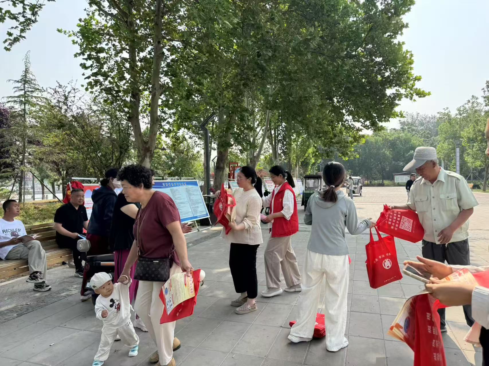 1.2新乡市卫辉市法学会开展民法典普法宣传活动.jpeg
