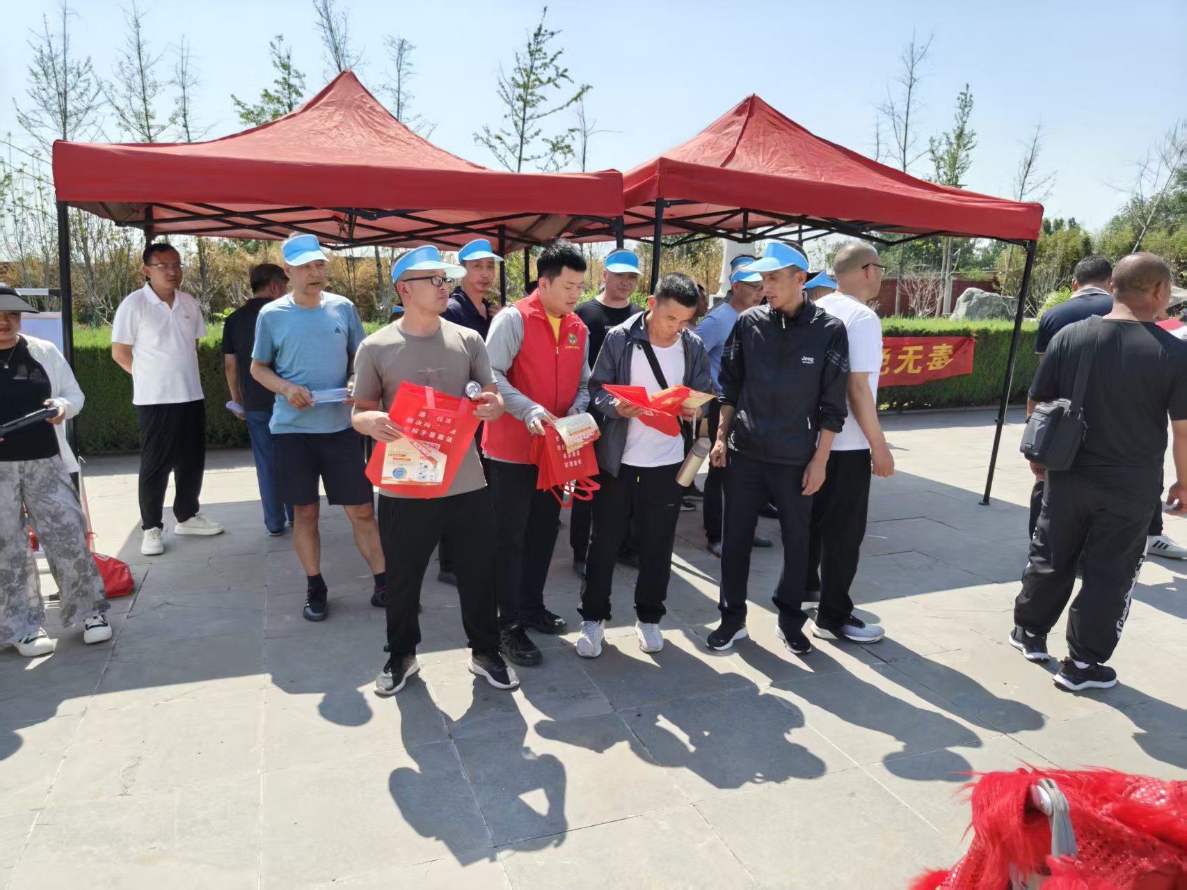 新乡市卫辉市法学会开展送法进景区普法宣传活动.jpeg