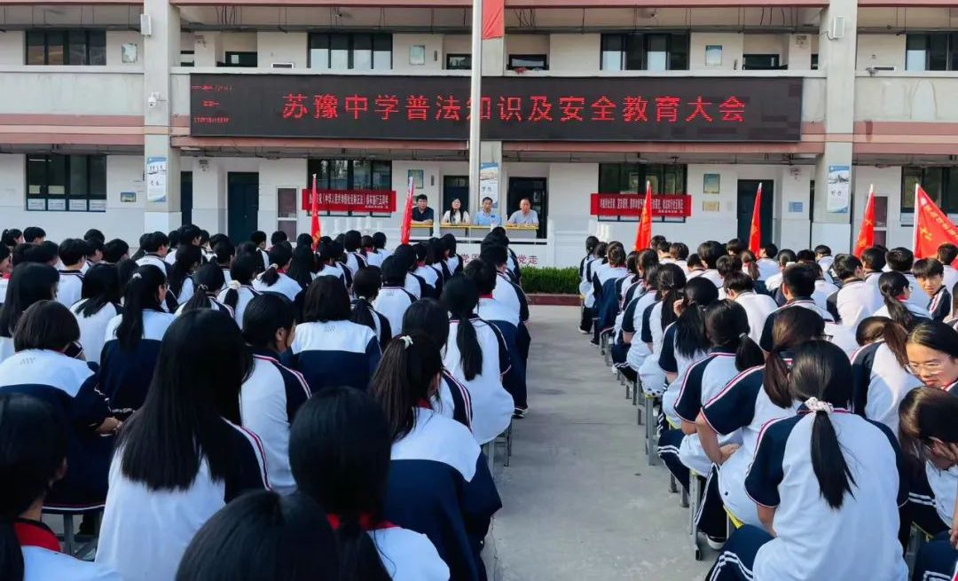 新乡市获嘉县法学会开展普法宣传进校园活动.jpg