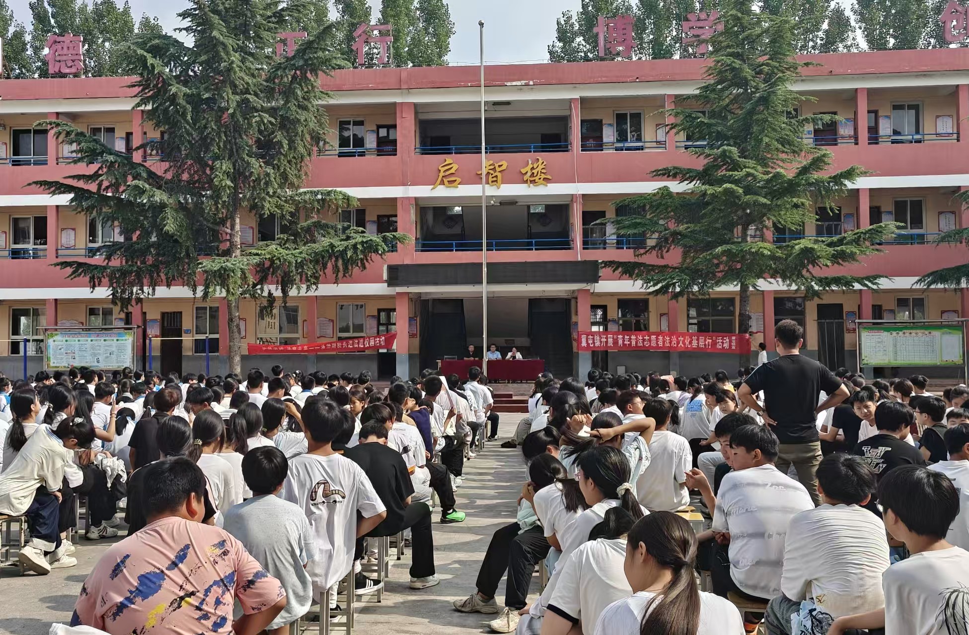新乡市辉县市法学会冀屯服务站开展送法进校园普法宣传活动.jpg
