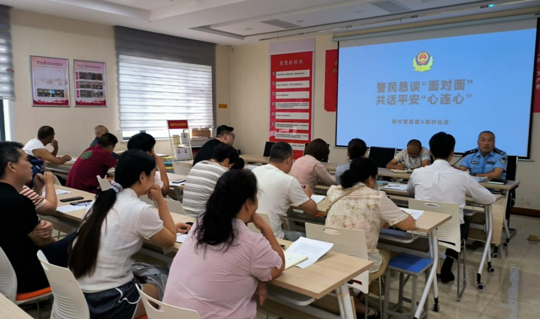 涧西区法学会进社区开展“警民恳谈‘面对面’，共话平安‘心连心’”活动