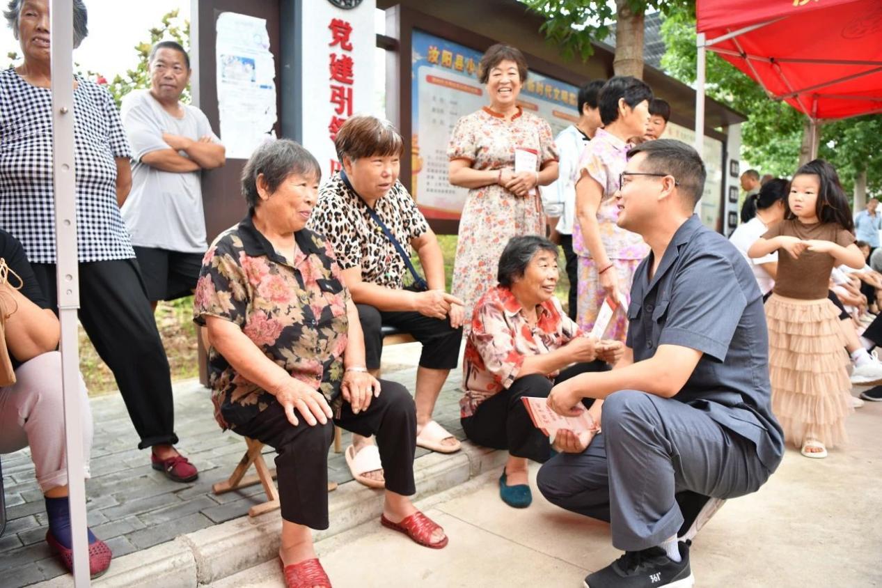汝阳县法学会、县人民法院结合“七夕节”开展特色法治宣传活动