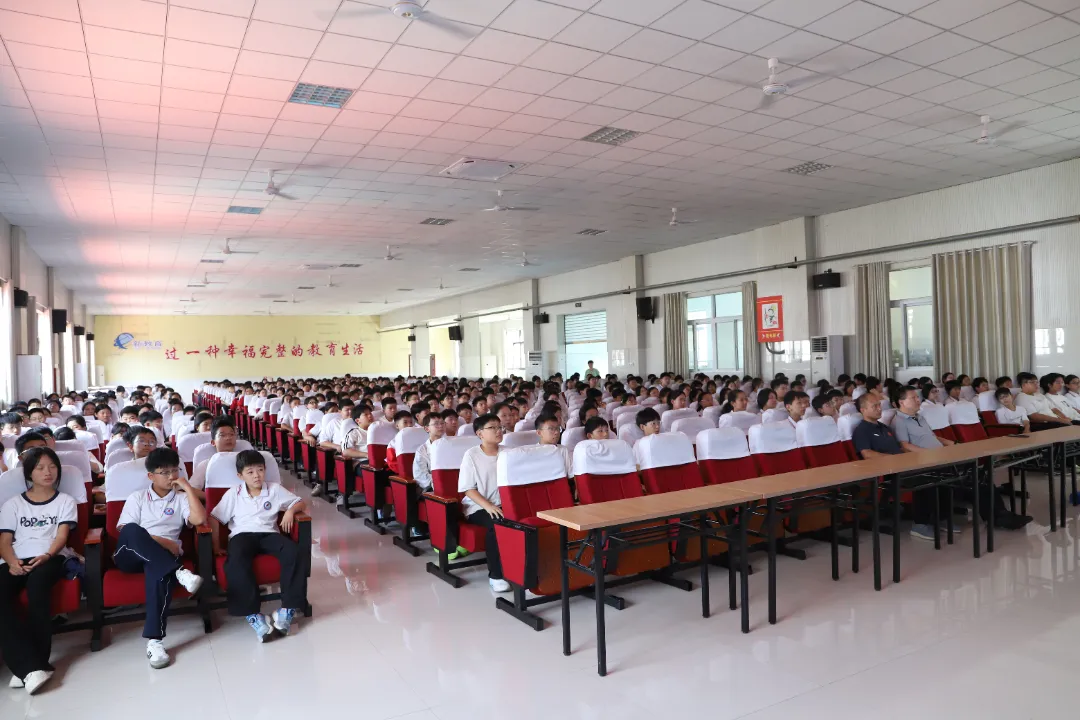 宜阳县法学会、县人民检察院组织“甘棠树”送法志愿者团队进校园开展法治教育课