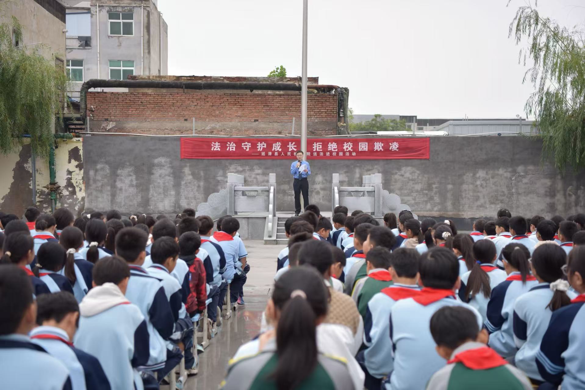 3.2新乡市延津县开展“送法进校园”普法宣传活动.png