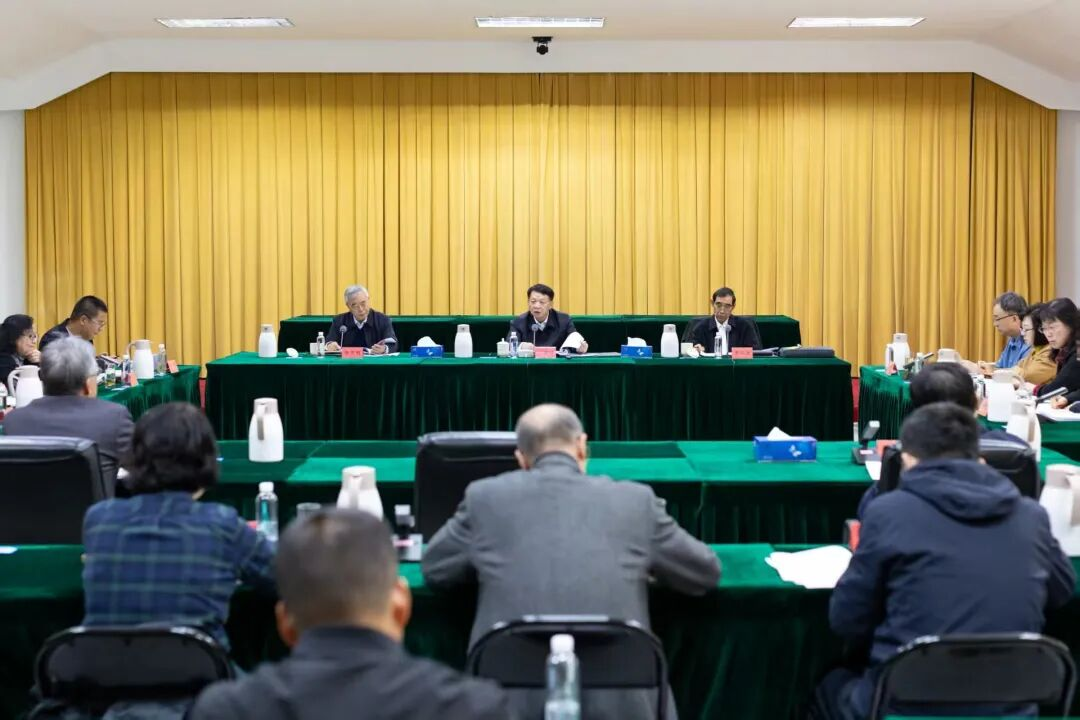 中国法学会党组召开会议传达学习贯彻党的二十届四中全会精神 王洪祥主持并讲话 景汉朝杨万明王振江出席