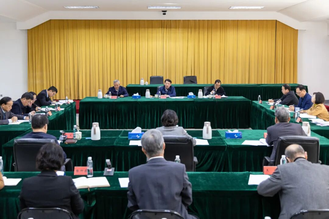 中国法学会党组理论学习中心组深入学习贯彻党的二十届四中全会精神