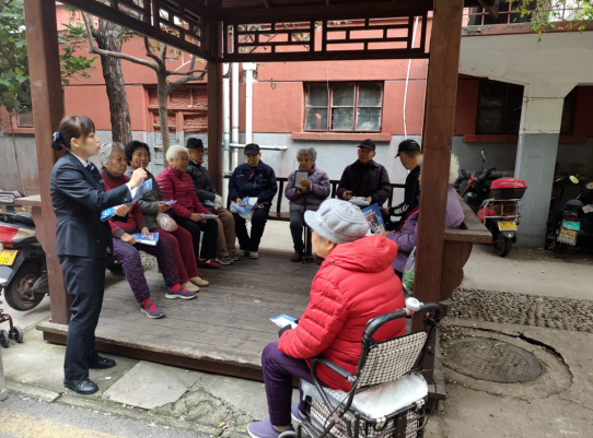 涧西区法学会开展“防骗普法进楼院 守住群众钱袋子”法治宣传活动