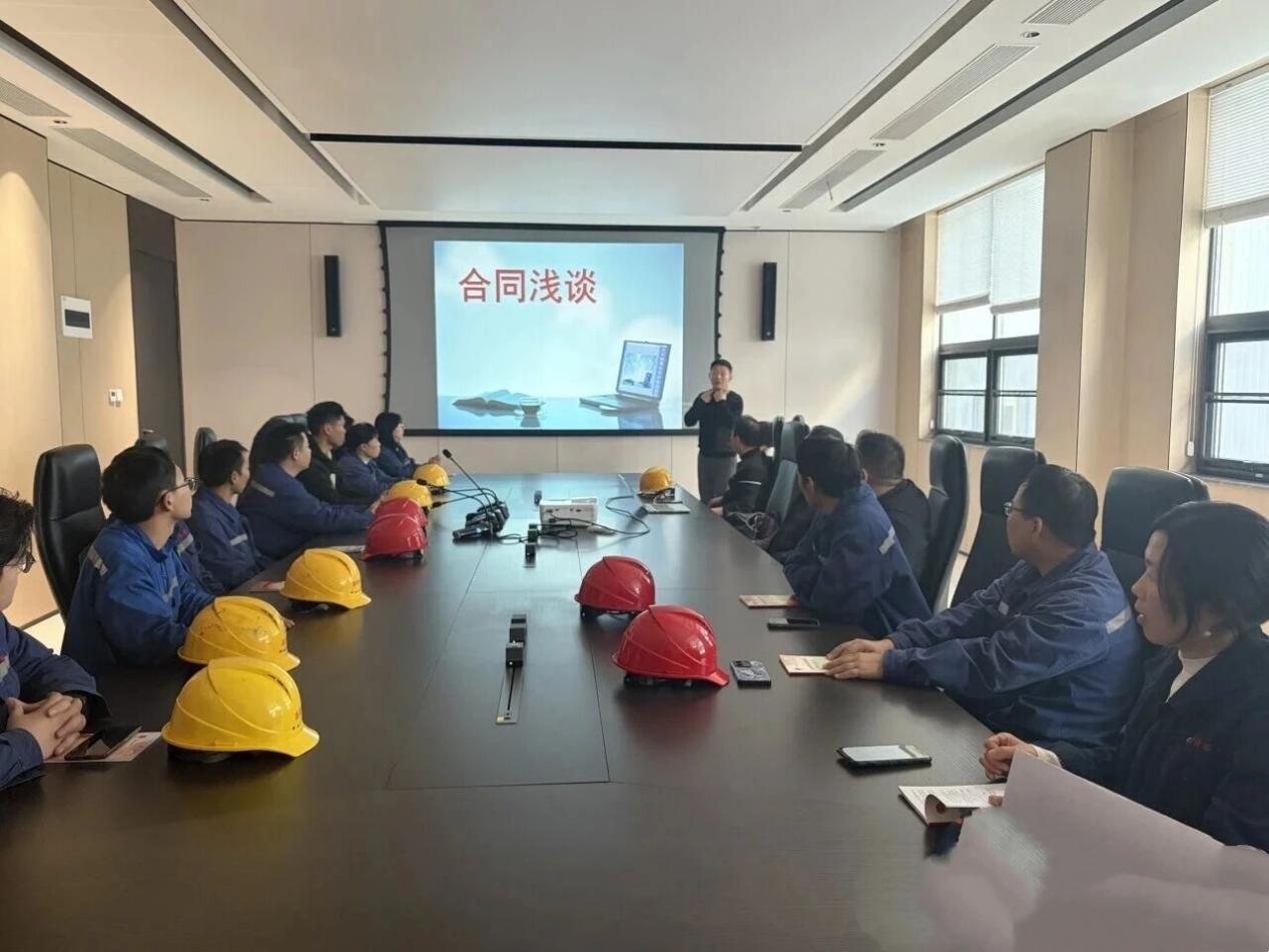 偃师区法学会联合区司法局开展“宪法护航发展 法治赋能企业”宣传活动